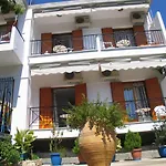 Aparthotel Nikis 3*